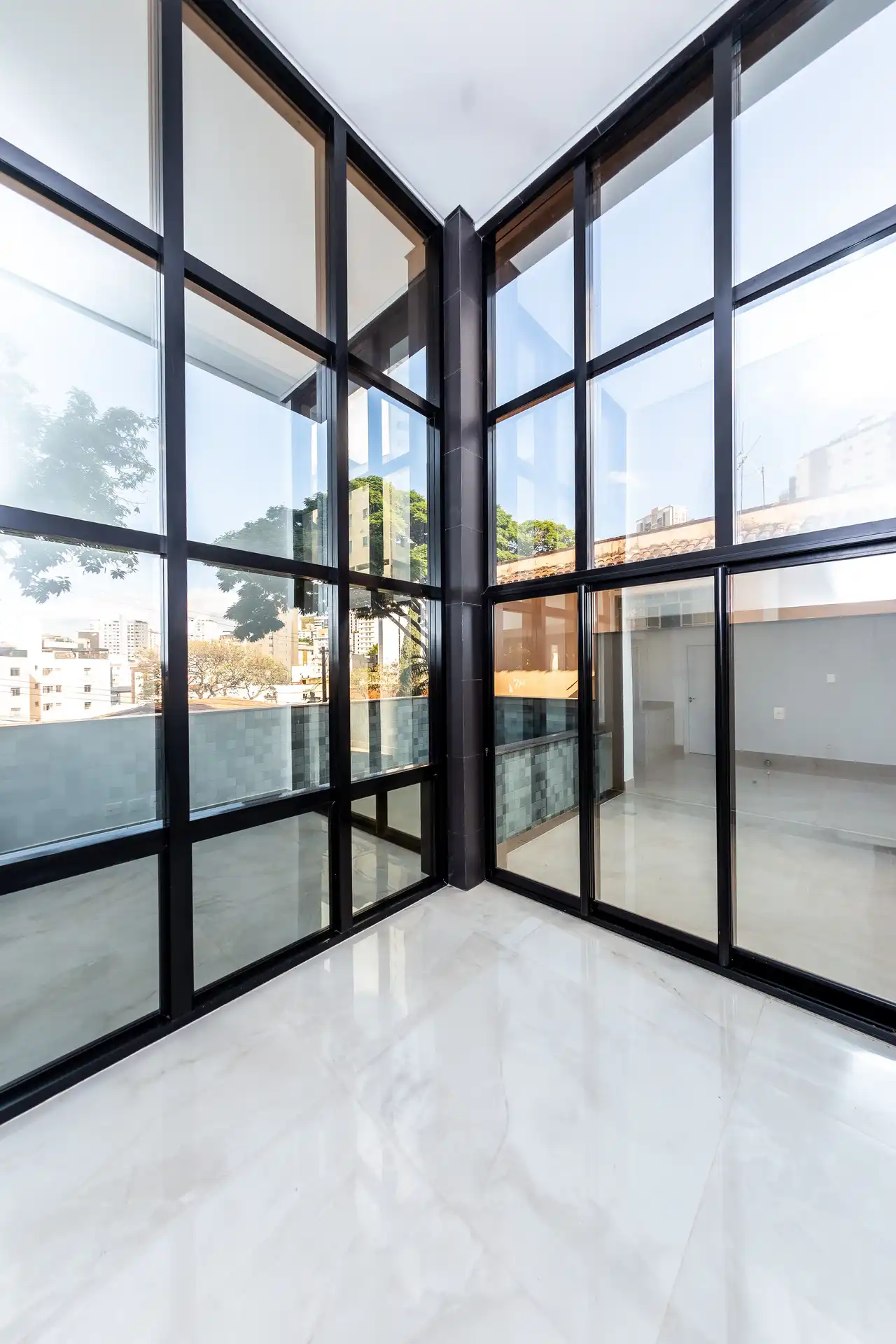 201 - Pé Direito Duplo